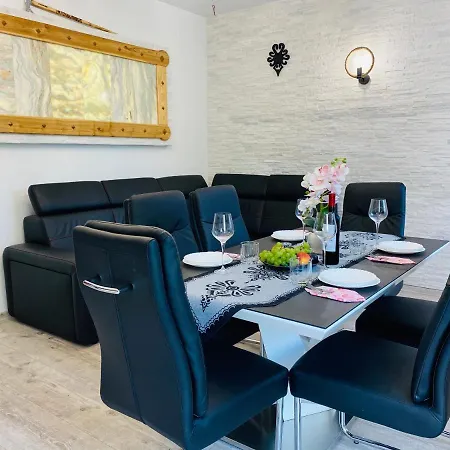 Rodzinny Centrum Apartment *